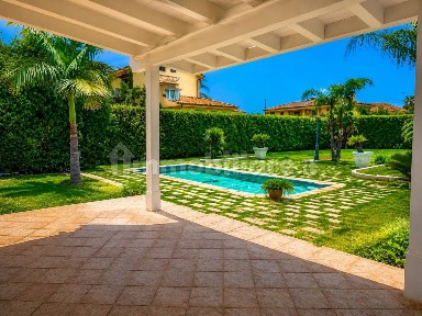 Villa unifamiliare via Bernardo Mattarella, Villagrazia di Carini, Carini