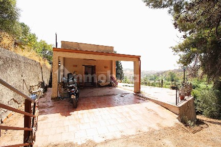 Villa unifamiliare Strada Statale Catanese, Villafrati