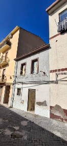 Terratetto unifamiliare 55 m², da ristrutturare, Montenero di Bisaccia