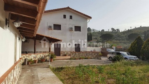 Villa bifamiliare via Giacomo Puccini, Torretta