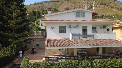 Villa unifamiliare via Torre Colonna 4, Torre Colonna Sperone, Altavilla Milicia