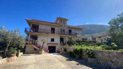Villa plurifamiliare via Alcide De Gasperi, Centro, Cinisi