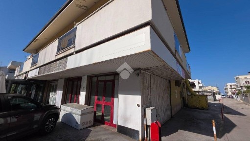 Locale commerciale in Affitto