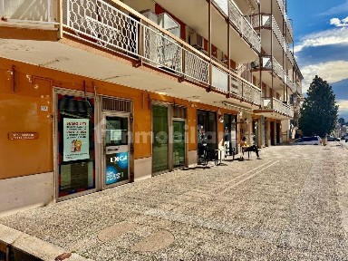 Locale commerciale in Affitto