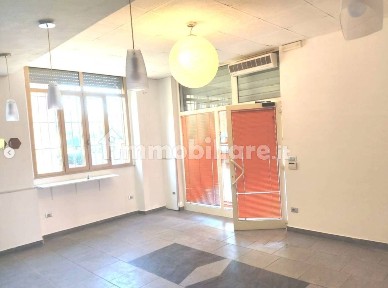 Locale commerciale in Affitto