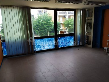 Locale commerciale in Affitto