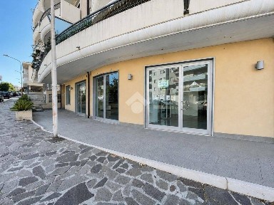 Locale commerciale in Affitto