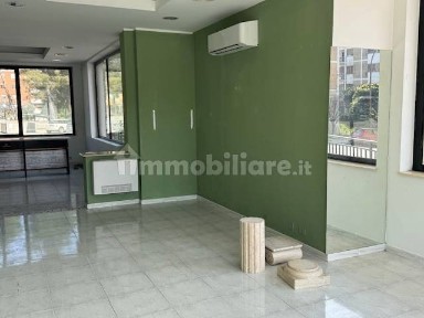 Locale commerciale in Affitto