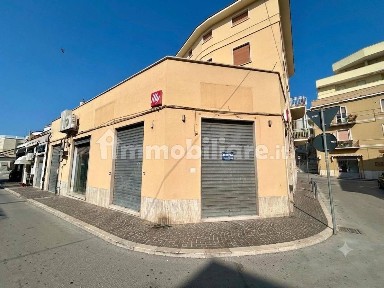 Locale commerciale in Affitto