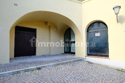 Locale commerciale in Affitto
