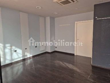 Locale commerciale in Affitto