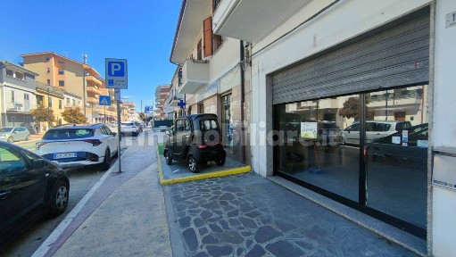 Locale commerciale in Affitto