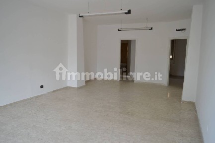 Locale commerciale in Affitto