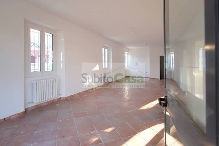 Locale commerciale in Affitto
