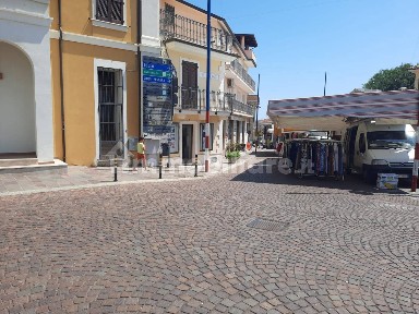 Locale commerciale in Affitto