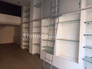 Locale commerciale in Affitto