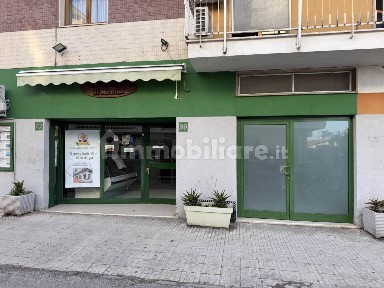 Locale commerciale in Affitto
