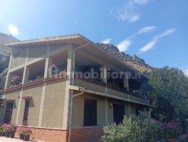 Villa plurifamiliare via Piana degli Albanesi, Villagrazia, Palermo
