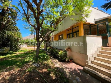 Villa bifamiliare via Nettuno 45, Mondello - Valdesi, Palermo