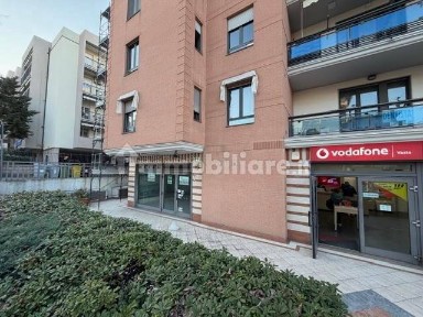 Locale commerciale in Affitto
