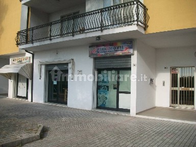 Locale commerciale in Affitto