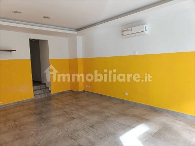 Attività commerciale in Affitto