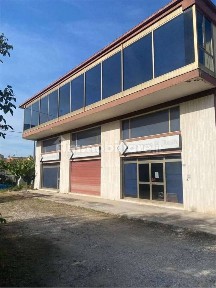Locale commerciale in Affitto