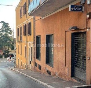 Locale commerciale in Affitto