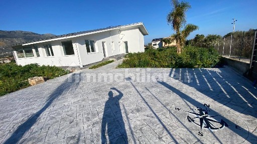 Villa unifamiliare via Provinciale, Fondo Dominici, Carini