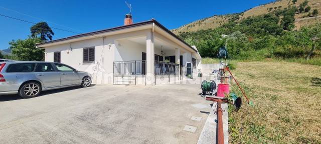 Villa unifamiliare via Esterna Spartiviolo, Monreale