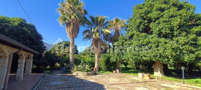 Villa unifamiliare via Serre, Villagrazia di Carini, Carini