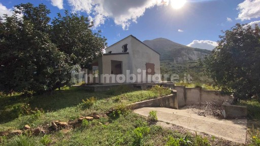 Villa unifamiliare via Francesco Cangialosi, Centro, Carini