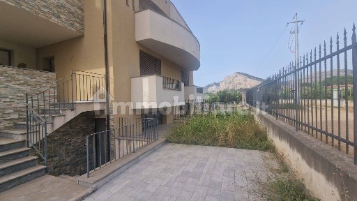Villa bifamiliare corso Italia, Centro, Carini