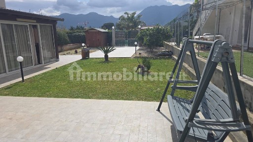 Villa bifamiliare via Enrico Berlinguer, Torre Muzza, Carini