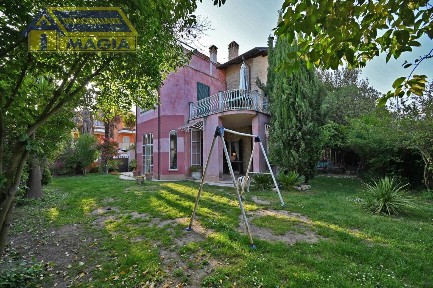 Colli del Tronto, via burrone, 4