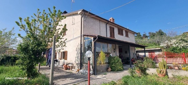 Villa unifamiliare frazione Cerro di Gimigliano, Ascoli Piceno