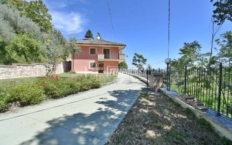Villa unifamiliare viale Genova 42, Centro, Folignano