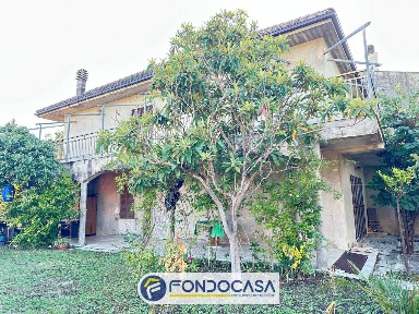 Villa bifamiliare via Tolignano, Ascoli Piceno