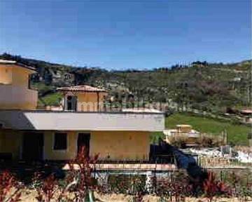 Villa all'asta via Franco Alfano, Ascoli Piceno