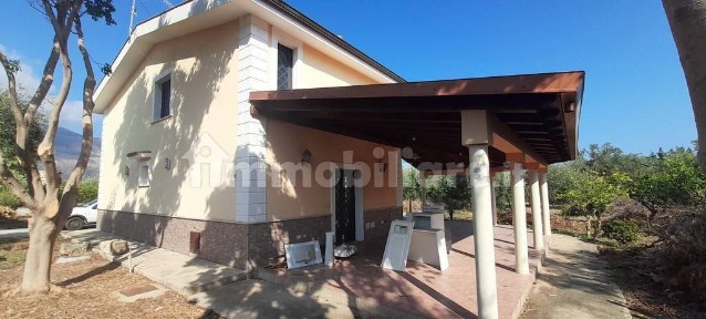 Villa unifamiliare Contrada Serre, Milioti, Carini