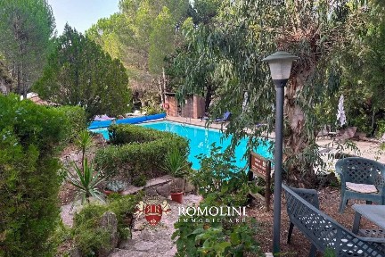 Villa unifamiliare, buono stato, 2440 m², Zisa, Palermo