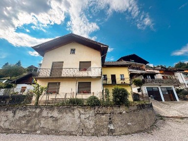 Lamon, Via pezzè, 42