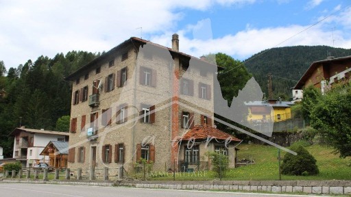 Terratetto unifamiliare via dell'Occhiale 28, Centro, Domegge di Cadore