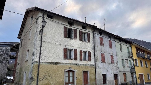Seren del Grappa, Via Roma, 12