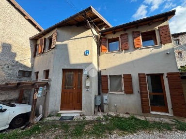 Seren del Grappa, Via Luigi Cadorna, 11