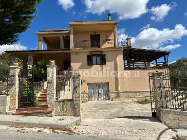 Villa unifamiliare via Mallà, Centro, Chiusa Sclafani