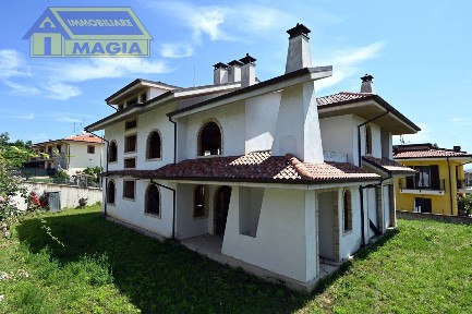 Spinetoli, Piazza Leopardi, 31