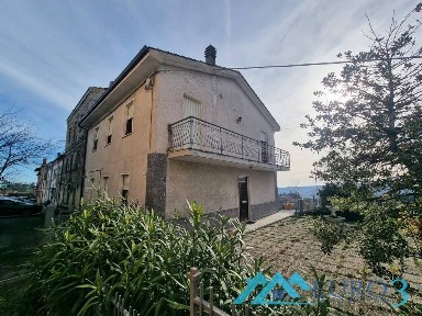 Villa unifamiliare piazza Martiri via Fani, Centro, Montefiore dell'Aso