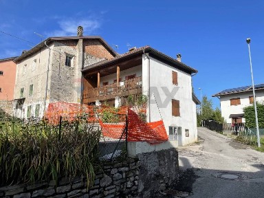 Terratetto plurifamiliare 120 m², da ristrutturare, Belluno