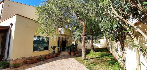 Villa unifamiliare via Agenore 31, Mondello - Valdesi, Palermo